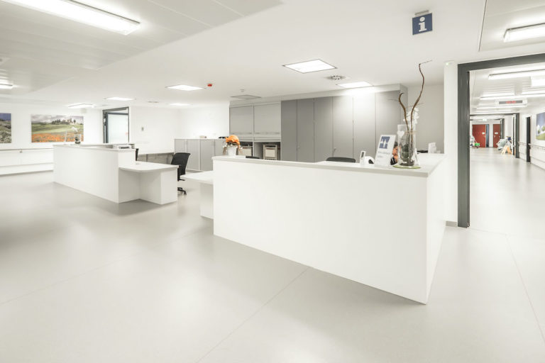 ORTHOPÄDISCHE KLINIK MARKGRÖNINGEN | Patientenzimmer, Funktionsbereiche